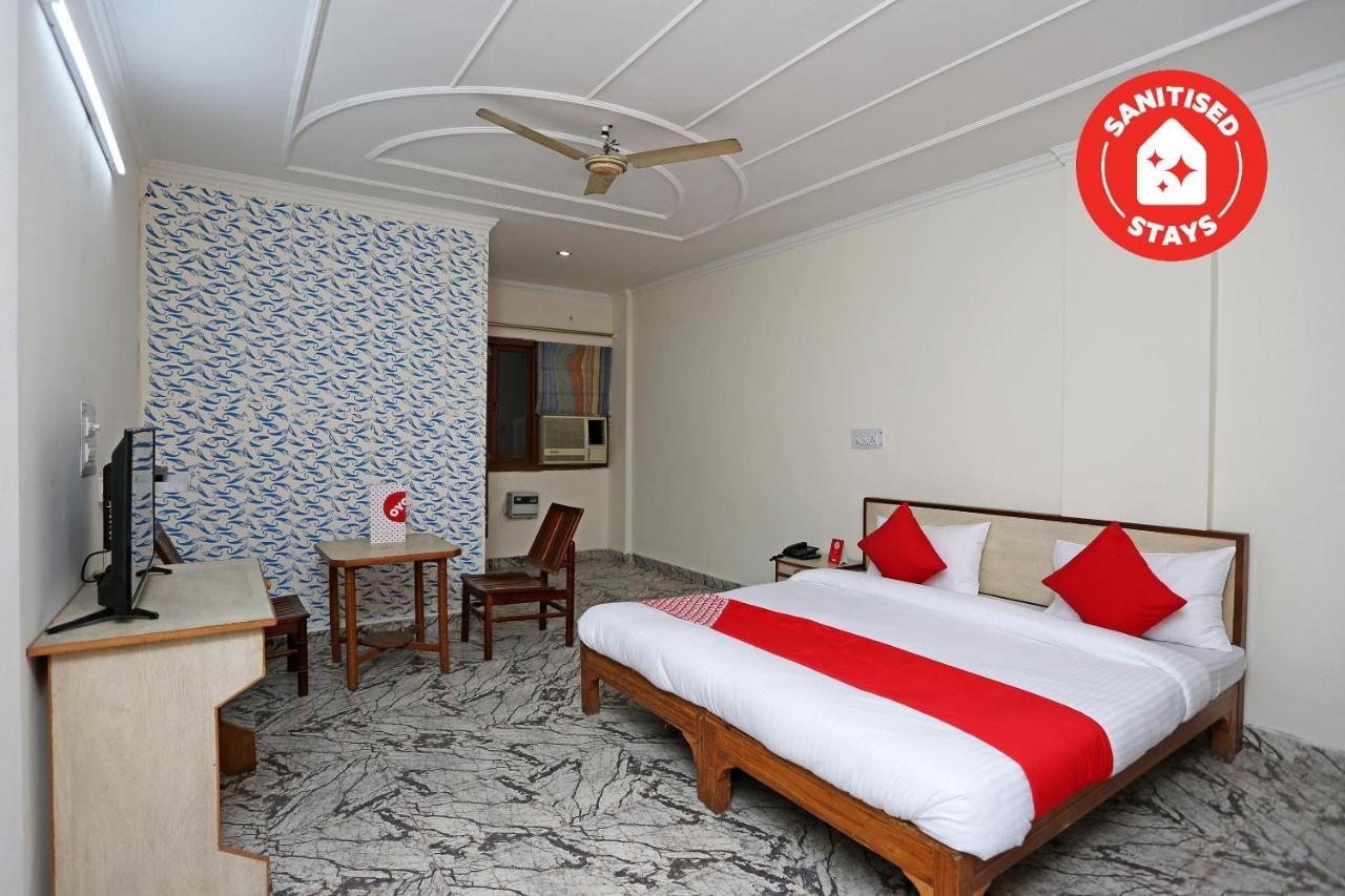 Oyo 14100 Hotel D Meridien Ґурґаон Екстер'єр фото