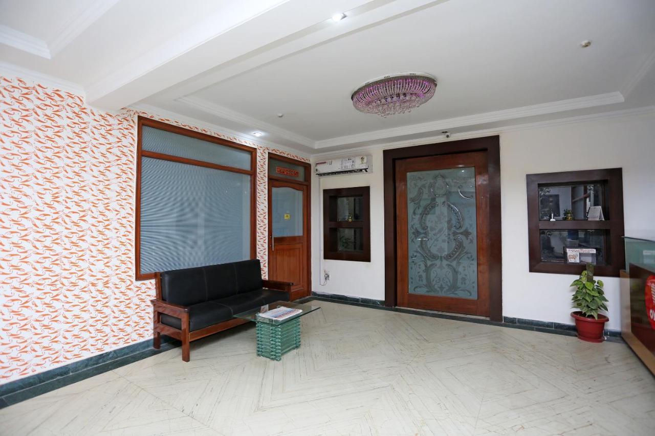 Oyo 14100 Hotel D Meridien Ґурґаон Екстер'єр фото