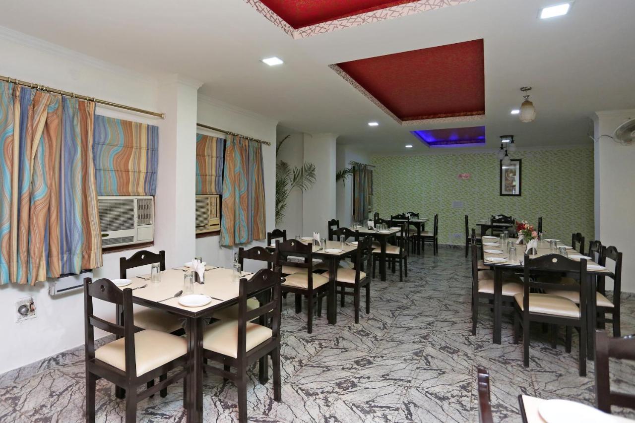Oyo 14100 Hotel D Meridien Ґурґаон Екстер'єр фото