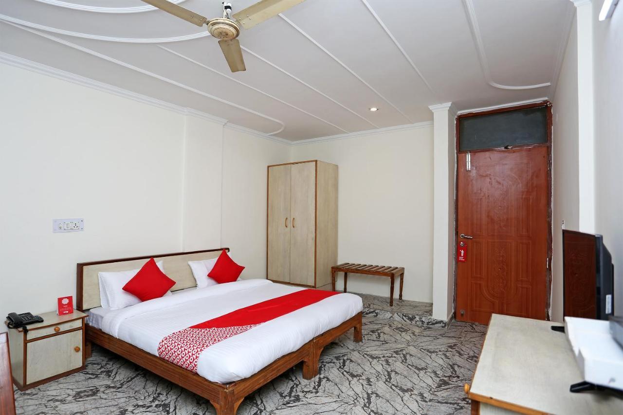Oyo 14100 Hotel D Meridien Ґурґаон Екстер'єр фото