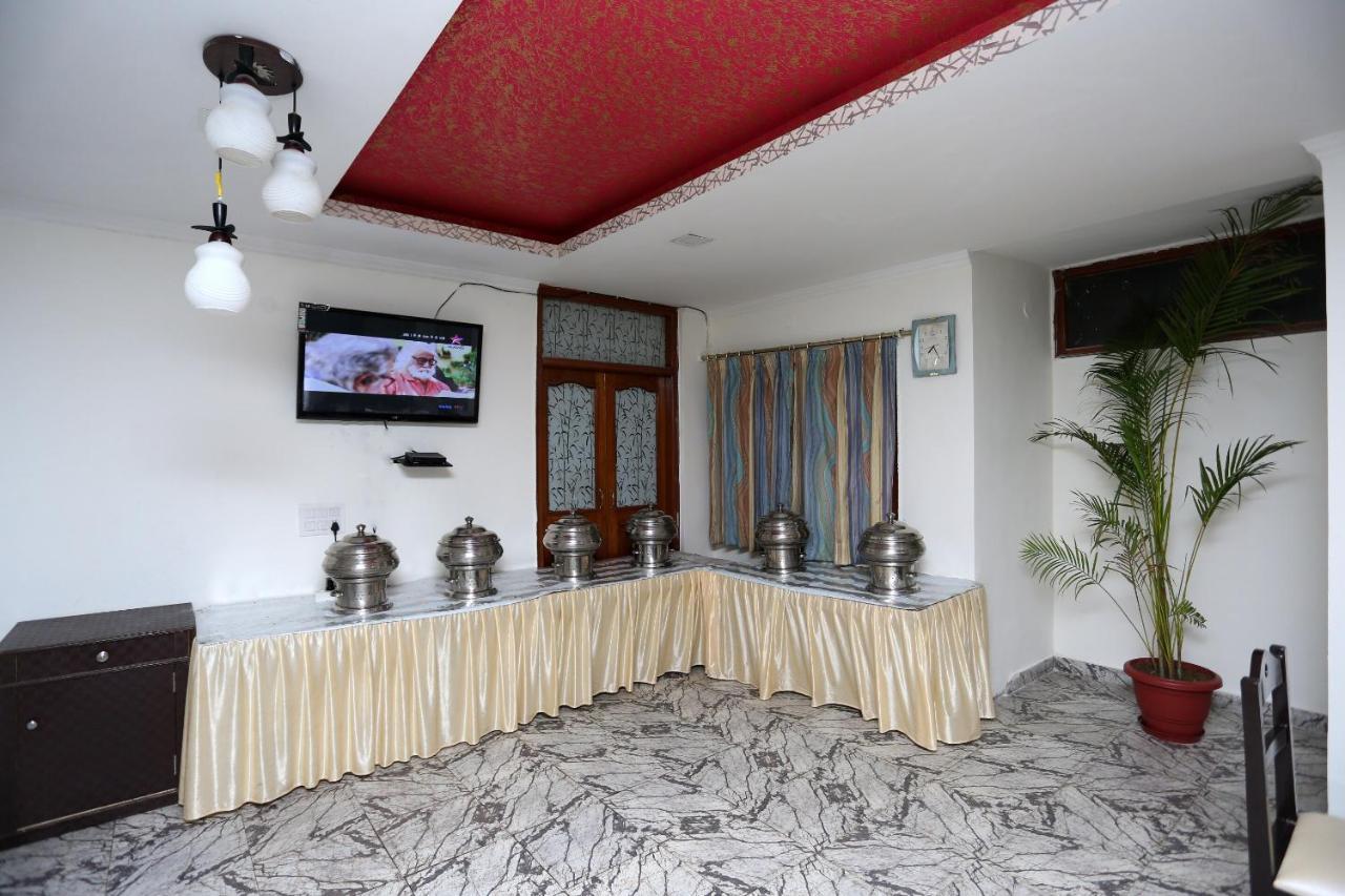 Oyo 14100 Hotel D Meridien Ґурґаон Екстер'єр фото